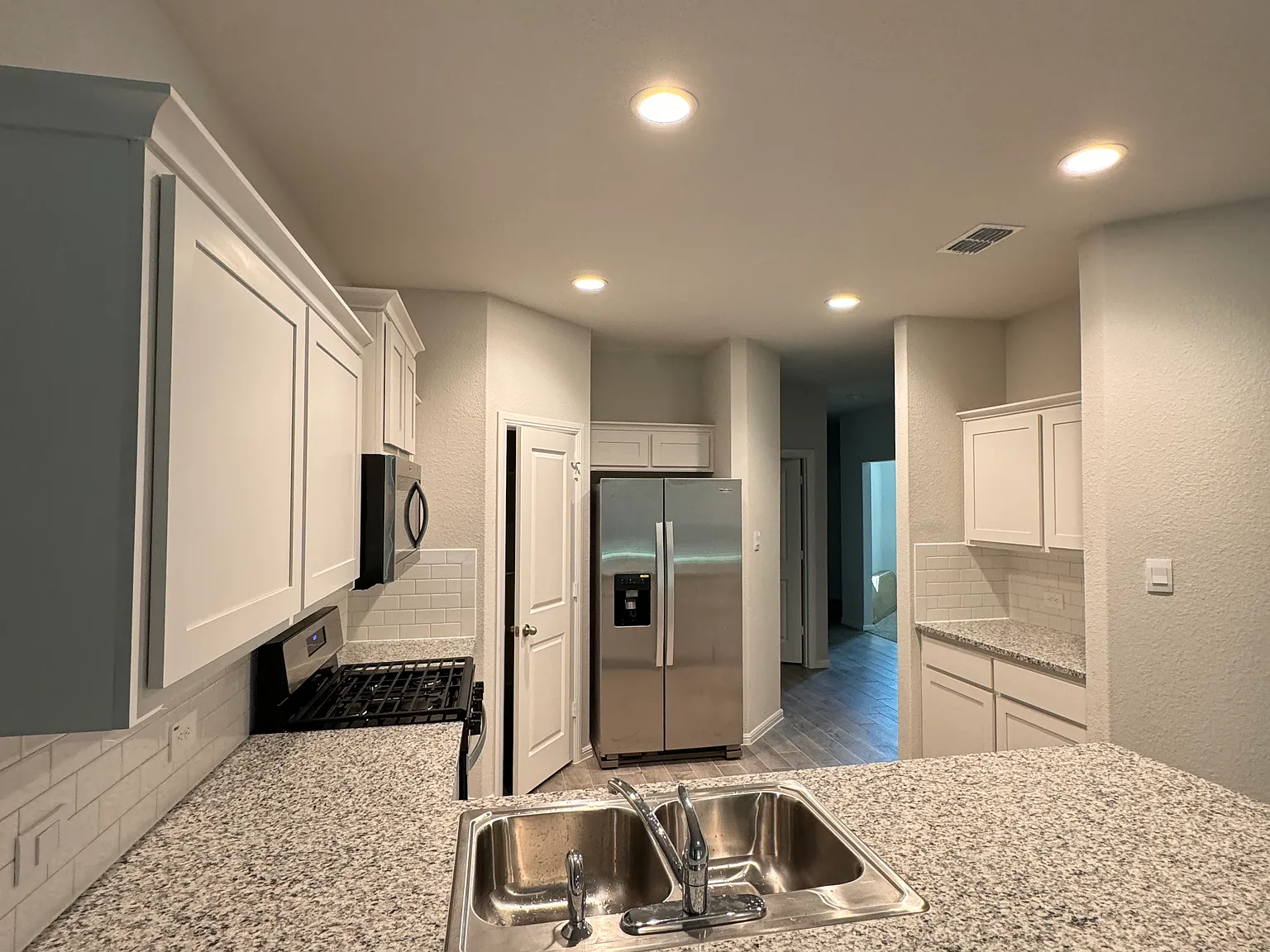 4 bed, 1820 sqft, $2,500 — Photo 3