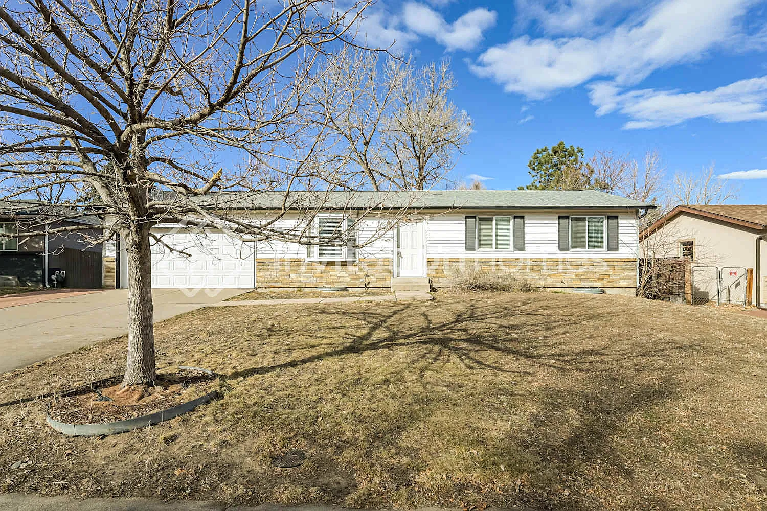2881 S Olathe Ct Aurora, CO 80013 — Photo 1