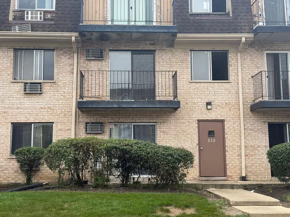 212 Shorewood Dr APT 1B, Glendale Heights, IL 60139