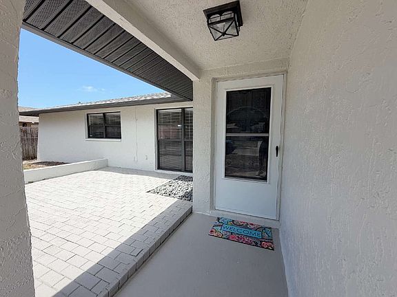 3rd image of 7421 Isle Dr