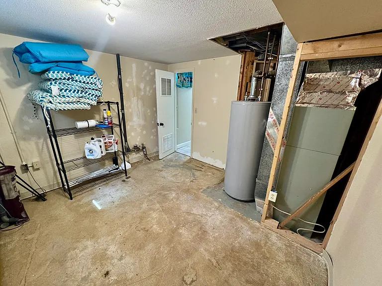 404 Anamosa St — Photo 19