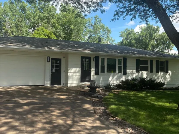 340 Ranchview Ln N, Plymouth, MN 55447