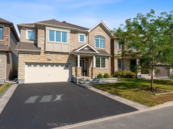 49 Hawks Landing Cres, Ottawa, ON K2S 1W1