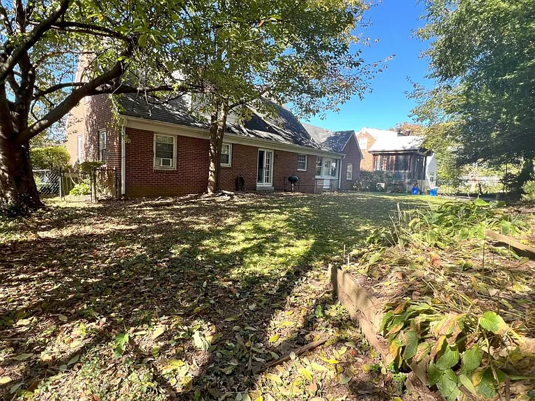9509 Monroe St — Photo 15
