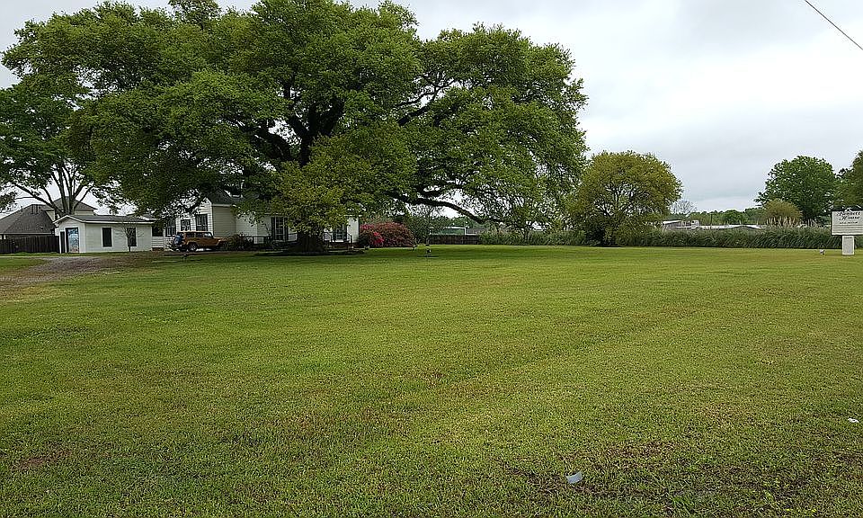 2nd image of 21059 Plank Rd