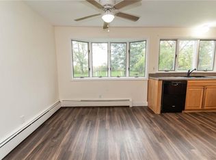 5 Adeane Dr W, Rochester, NY 14624