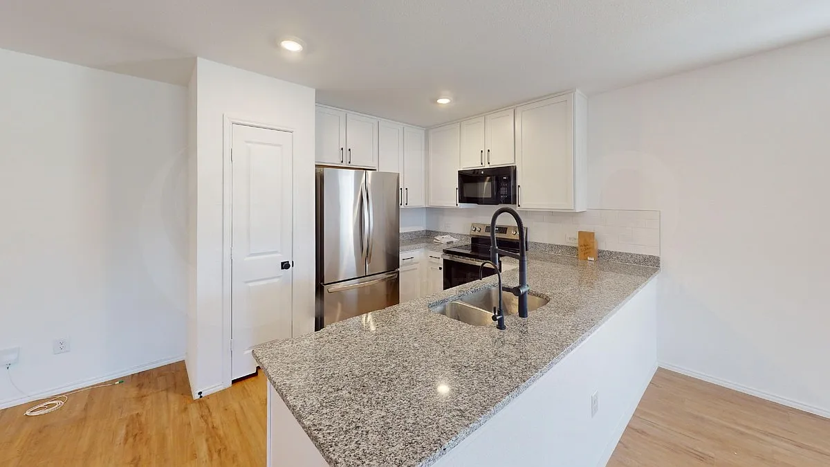 3 bed, 2.0 bath, 1481 sqft, $1,750 — Photo 4