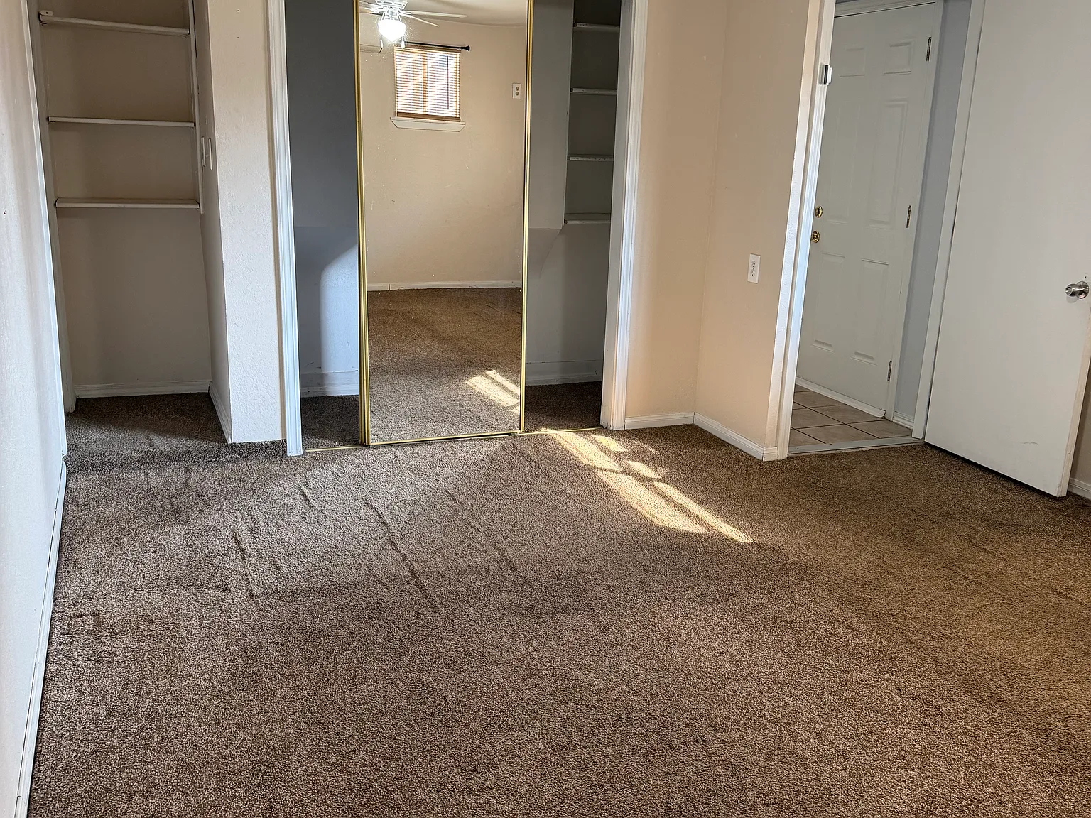 5 bed, 1965 sqft, $900 — Photo 2