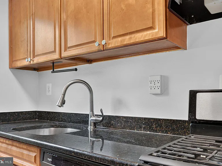 1410 N Quinn St #7 — Photo 9