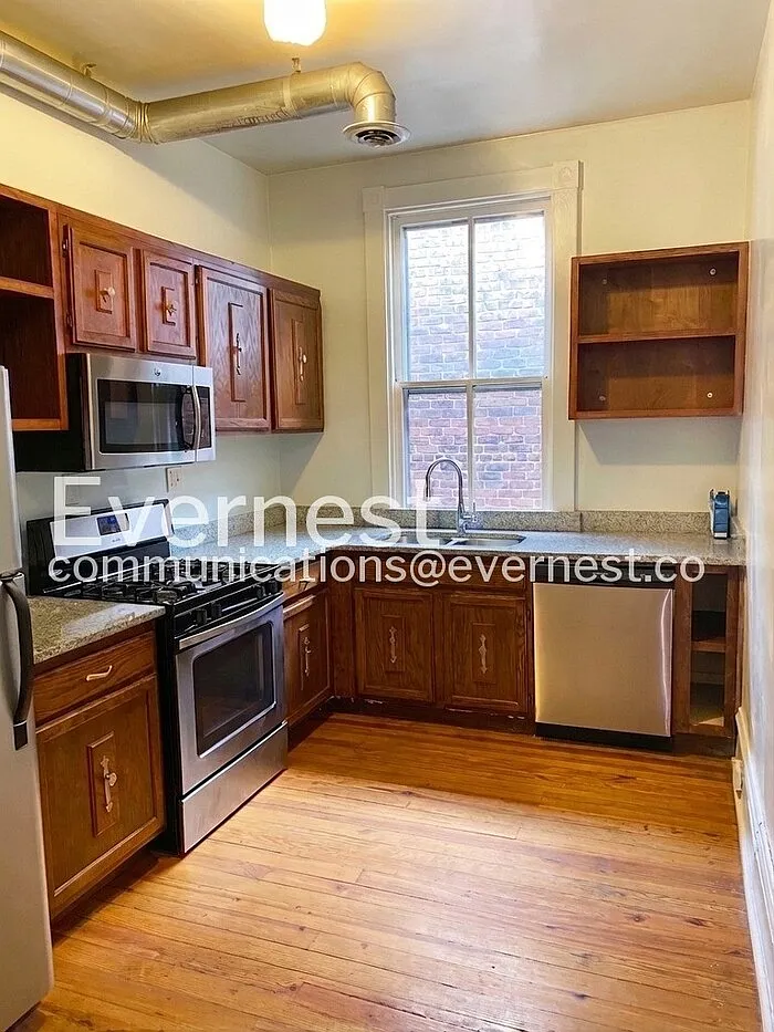 Building Photo - 2207 W Grace St #C