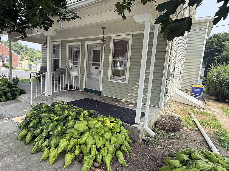 18 W Main St — Photo 2