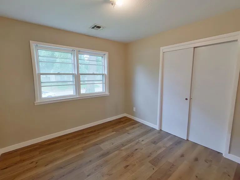 2338 S Dellrose Ave — Photo 9