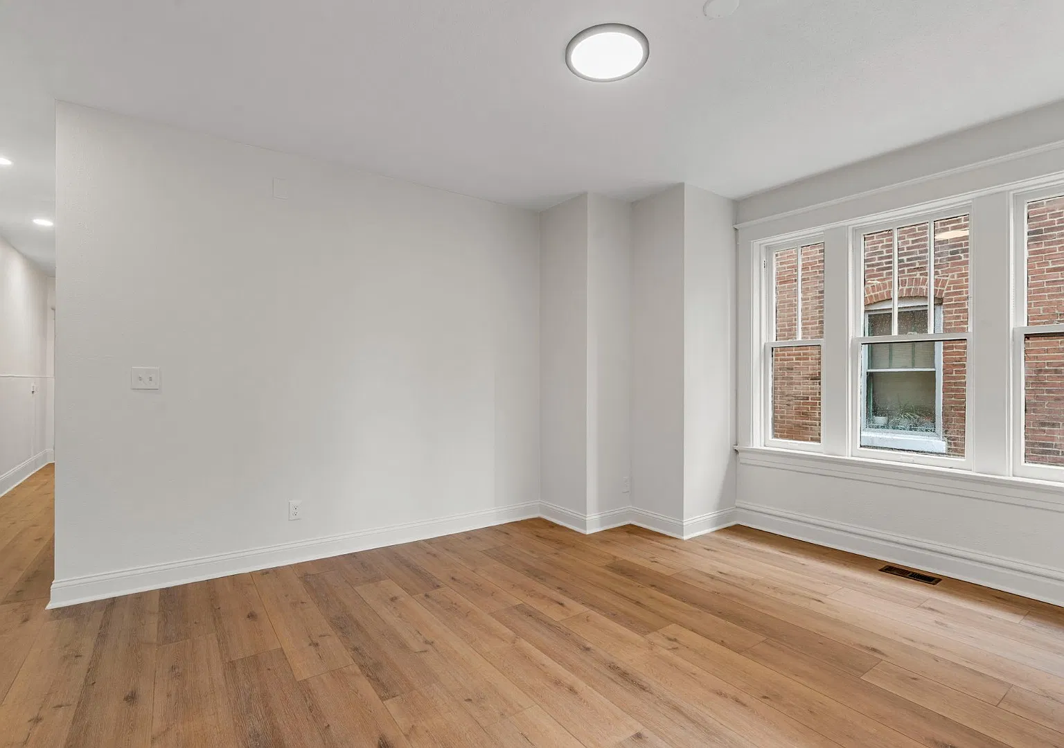 Fully Renovated 3bed Unit in Tower Grove South! — Photo 4