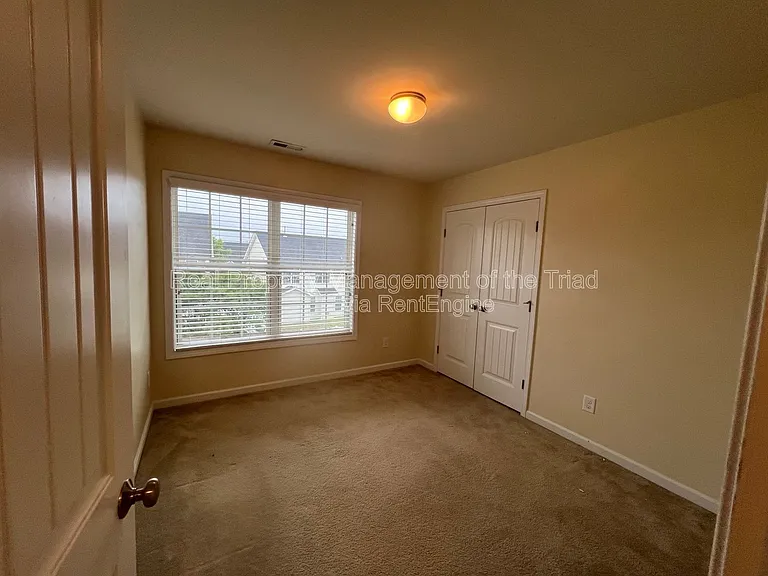 1950 Glenkirk Dr — Photo 17