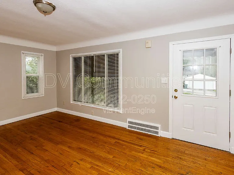 19001 Nitra Ave — Photo 2