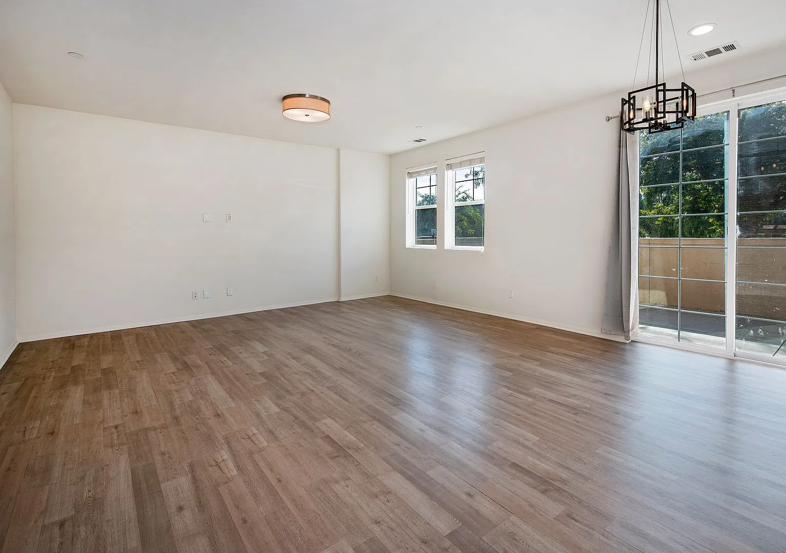 4-Bedroom End-Unit Condo in The Village at Los Carneros w/ AC + Attached 2 Car Garage! — Photo 2