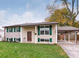 11908 Midvale Dr, Maryland Heights, MO 63043
