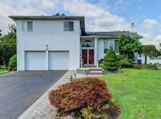 40 Sullivan Dr, Jericho, NY 11753