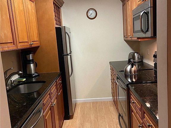 3rd image of 347 Clubhouse Ct