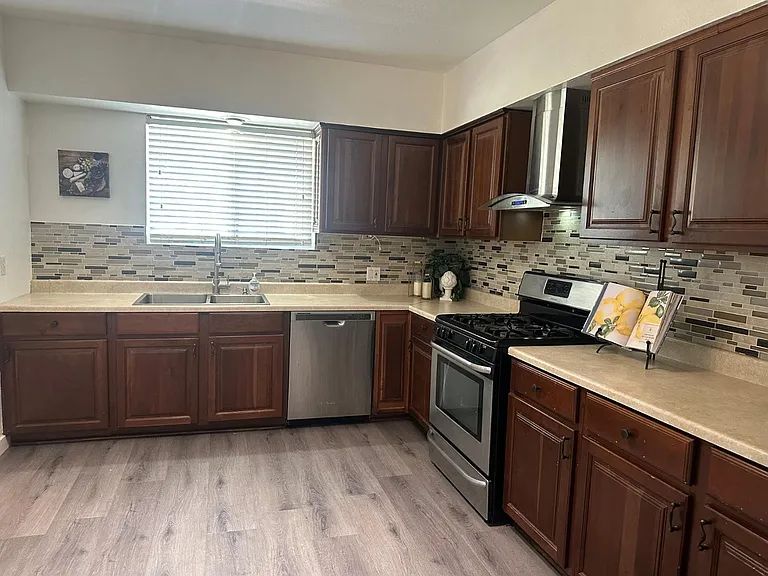 1111 E Turney Ave #18 — Photo 3