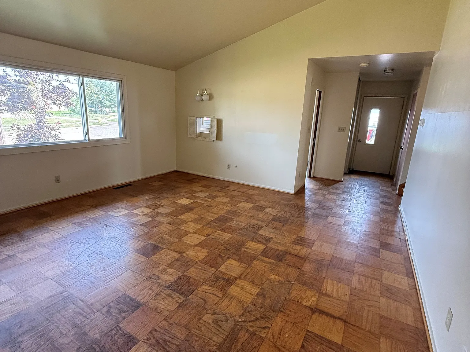 3 bed, 1800 sqft, $1,200 — Photo 4