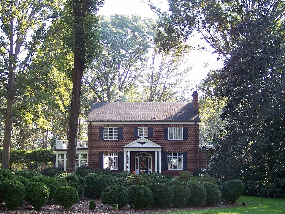 111 W. Colonial Dr.