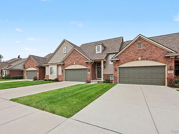 2nd image of 950 Sloane Ct