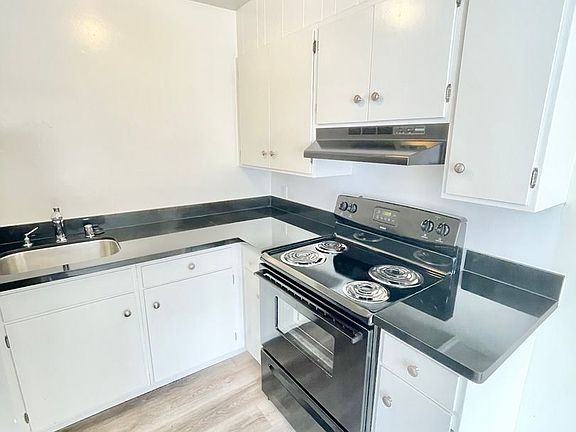 3rd image of 470 Warren Dr Unit 102