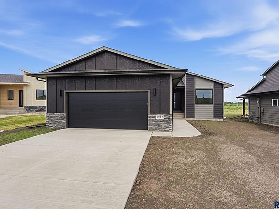 2nd image of 1212 W Rivulet St