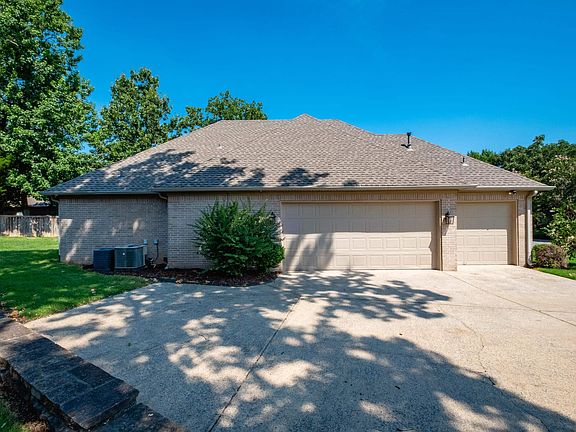 5th image of 49 Laval Cir
