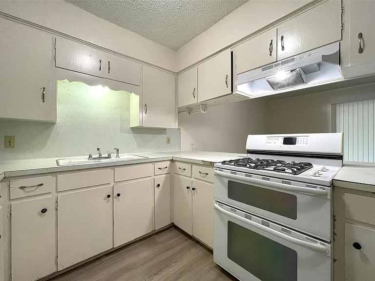 904 N Meadows Dr — Photo 5