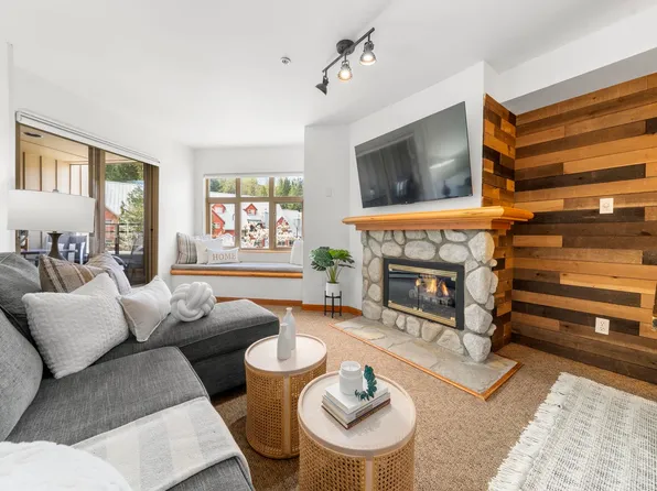 2050 Lake Placid Rd #204, Whistler, BC V8E 0A8