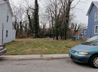 S Lawrence St, Charles town, WV 25414