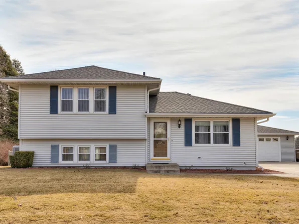 315 10th Ave NW, Altoona, IA 50009