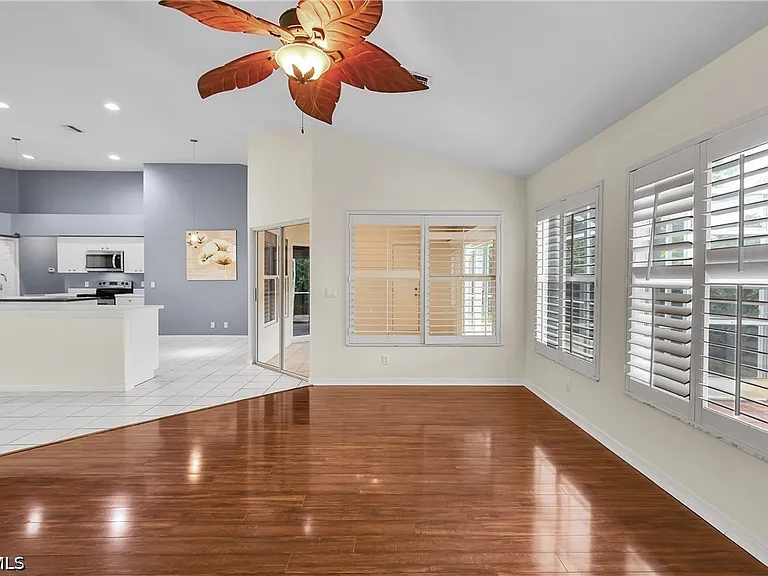 22203 Seashore Cir — Photo 8