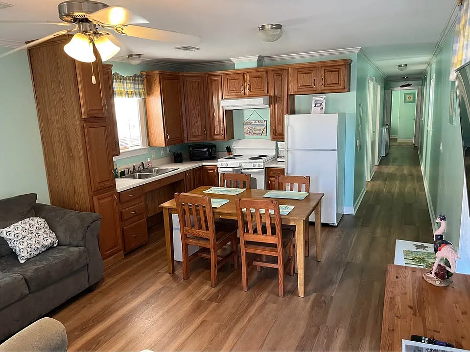 3 bed, 860 sqft, $1,595 — Photo 2