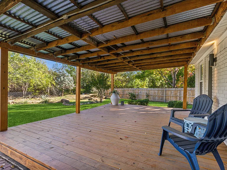 849 N Riverside Dr — Photo 23