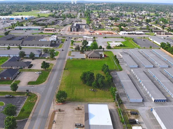 N 24th St, Rogers, AR 72756
