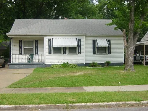 1556 Hope St Photo 1
