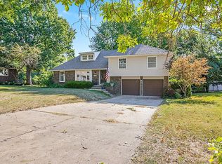 7609 W 90th Ter, Overland Park, KS 66212