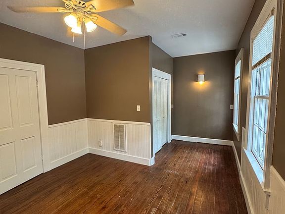 5th image of 114 W Henry St #B