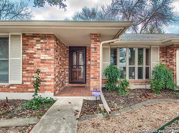 3rd image of 414 Balfour Dr