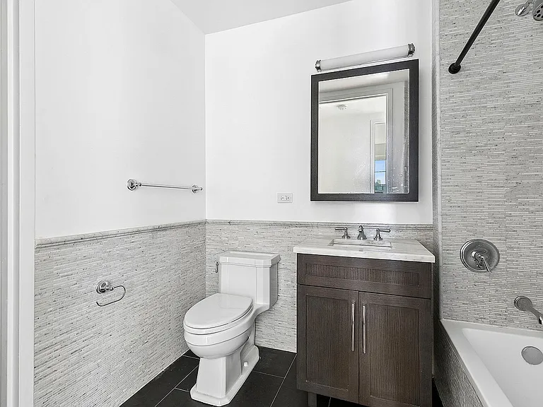 27-21 44th Dr #1302 — Photo 10