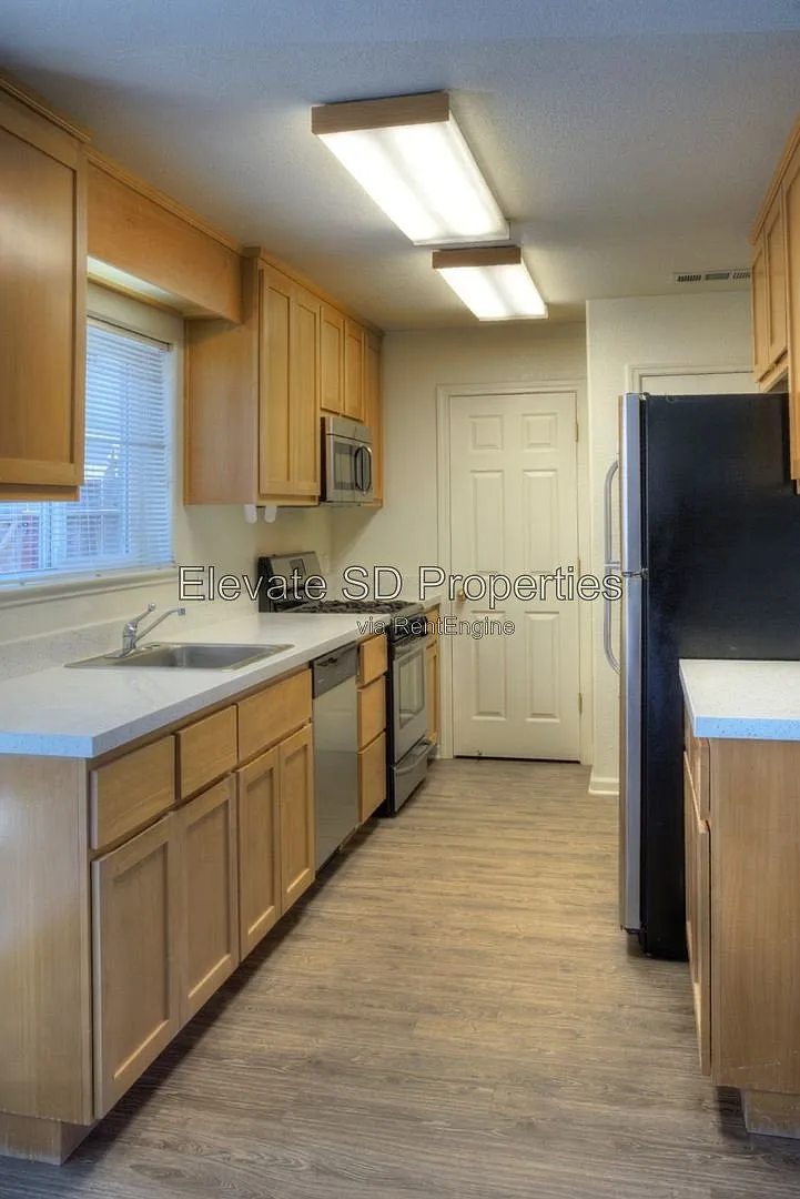 2 bed, 2.5 bath, 1250 sqft, $3,595 — Photo 3
