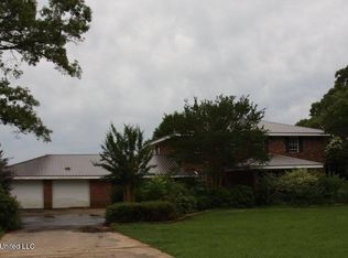 202 County Farm Rd, Lumberton, MS 39455