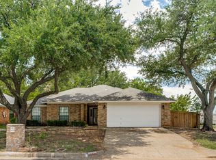 7604 Blossom Dr, Fort Worth, TX 76133