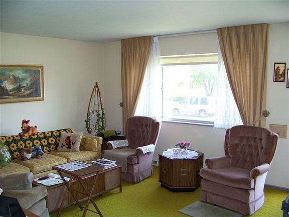 Spacious living room