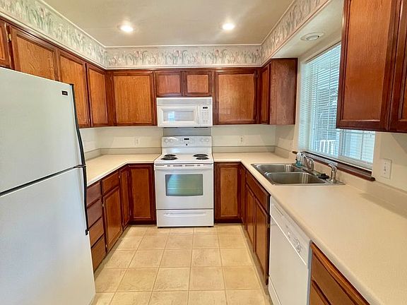 4th image of 648 Hueners Ln #648G