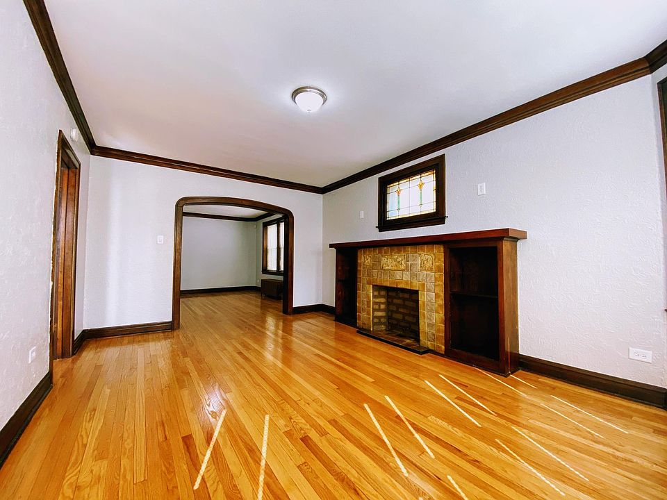 Living room with fireplace