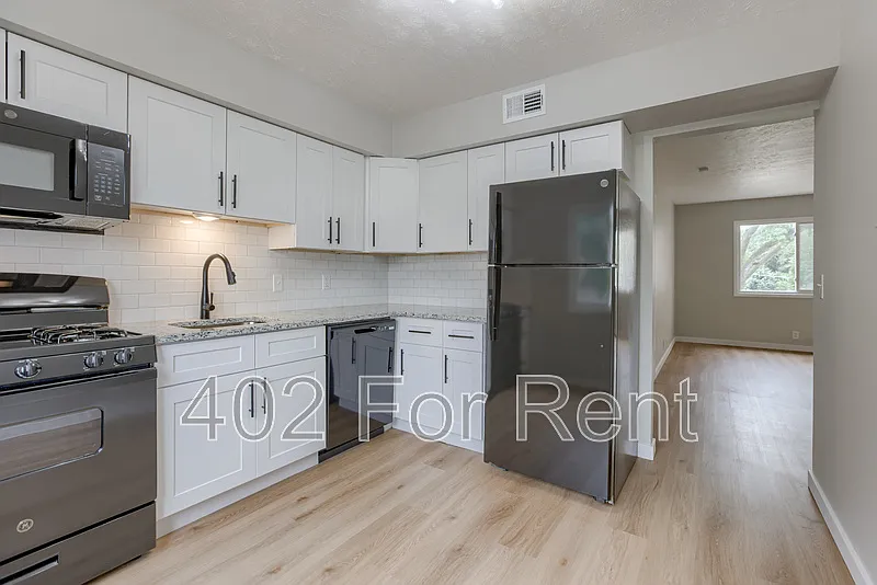 4715 Davenport St #7